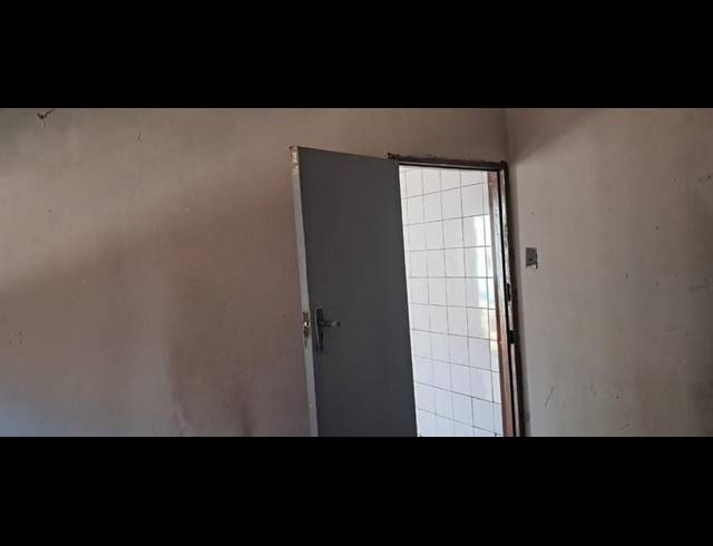 9 BEDROOM HOUSE FOR SALE IN EVATON